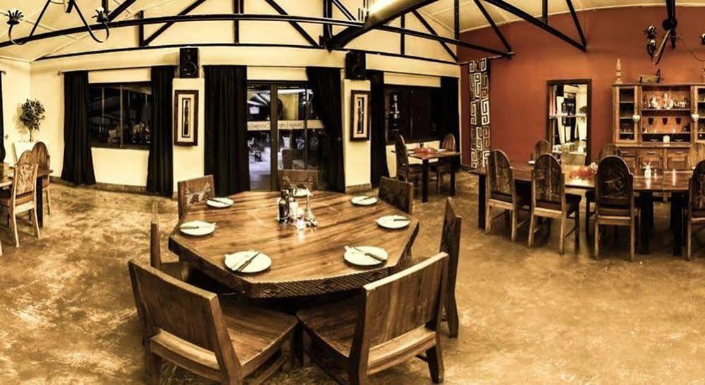 Etotongwe Lodge 아웃조 외부 사진
